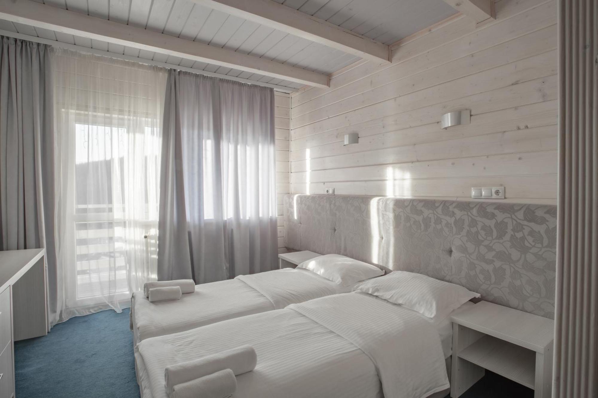 Wellland Hotel Yaremche Ngoại thất bức ảnh