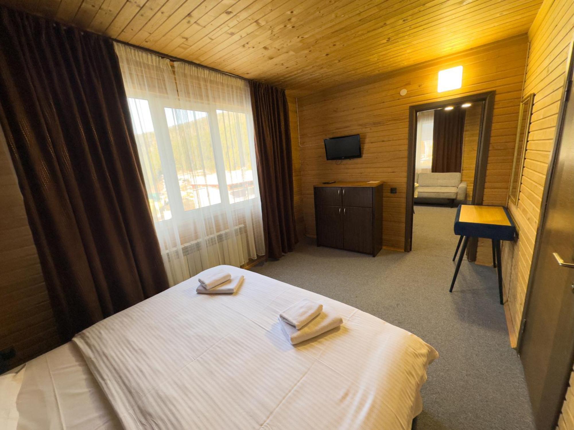 Wellland Hotel Yaremche Ngoại thất bức ảnh