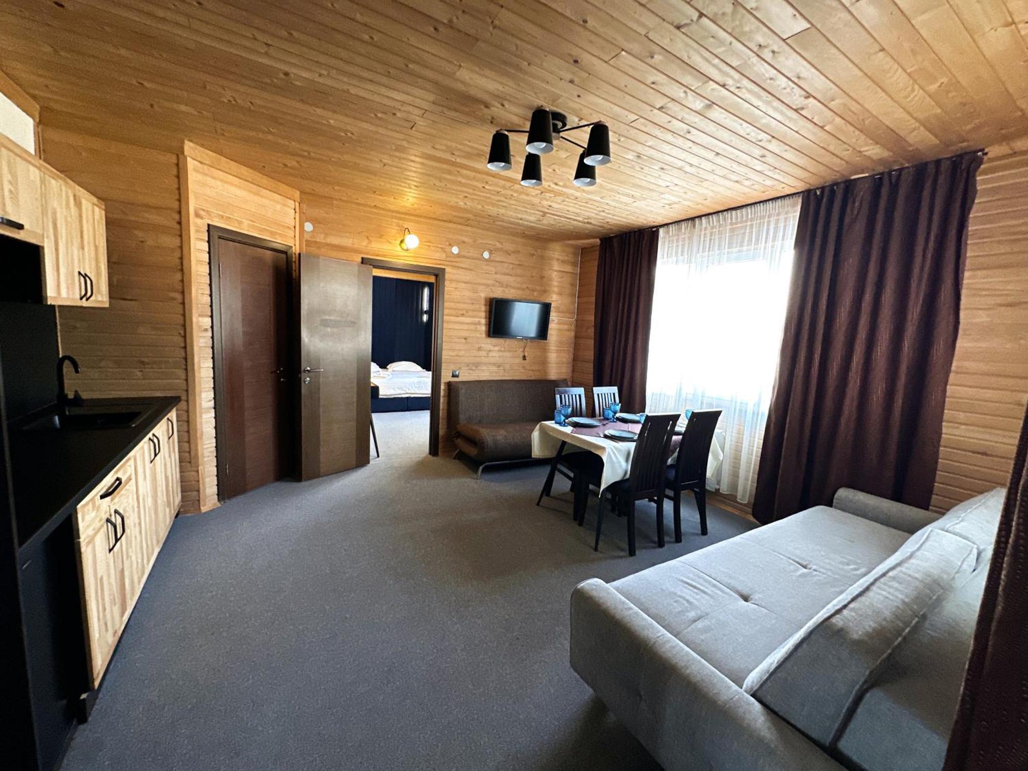 Wellland Hotel Yaremche Ngoại thất bức ảnh