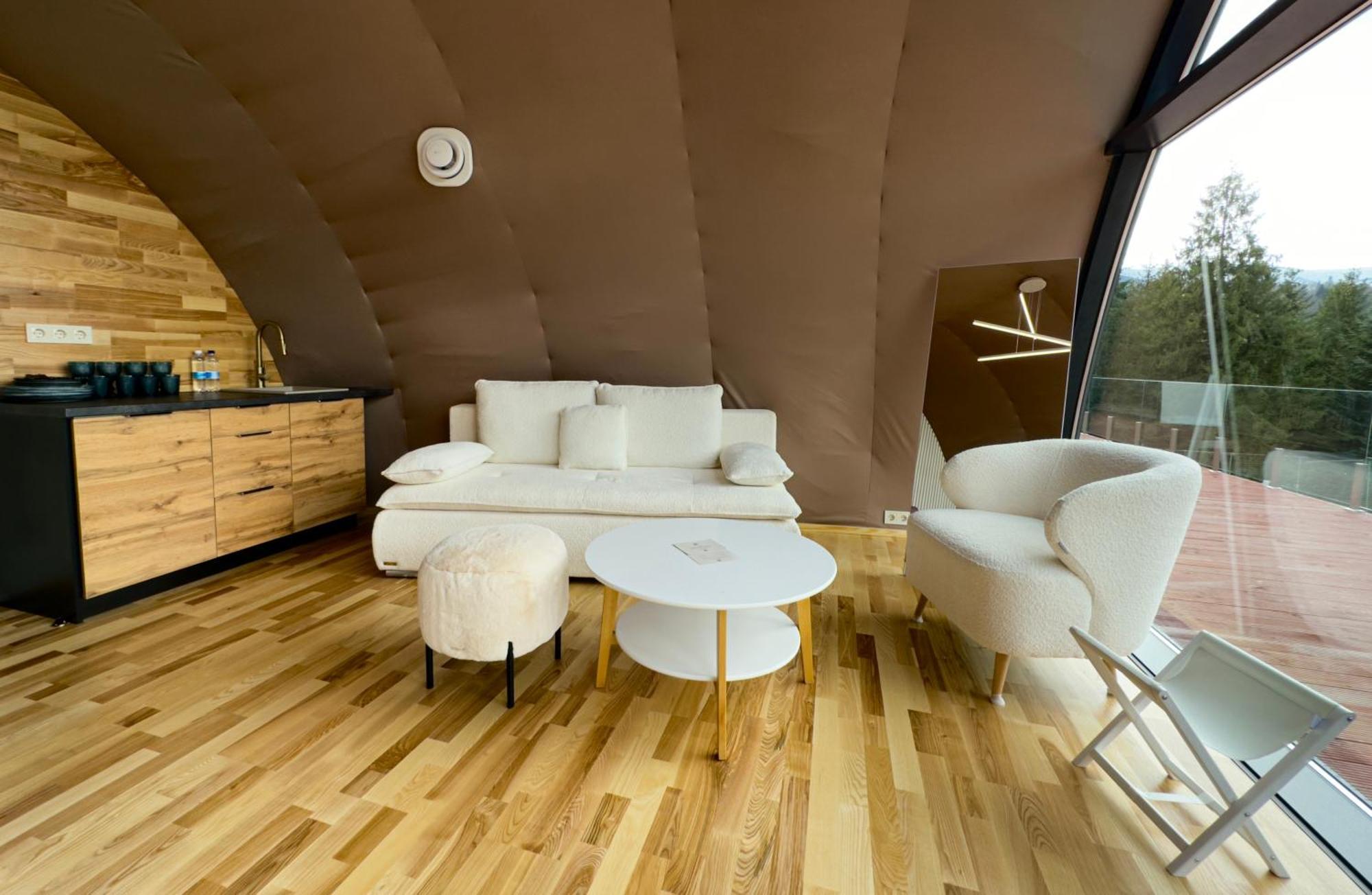 Wellland Hotel Yaremche Ngoại thất bức ảnh